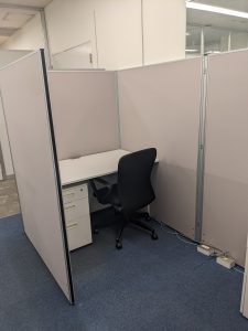 【リモート専用デスク】プライバシーに配慮した静かな空間です。